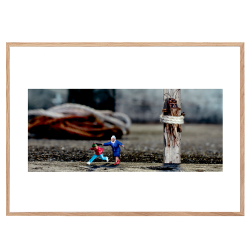 Dame fanger dreng. Fotokunst. Fotoplakat.