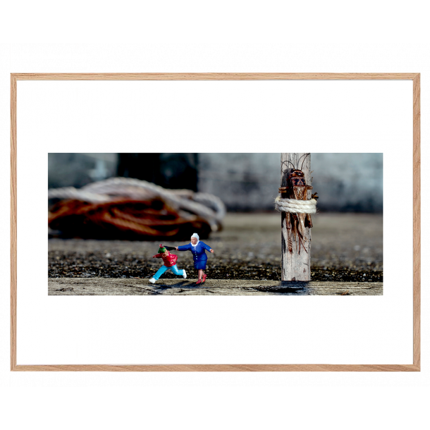 Dame fanger dreng. Fotokunst. Fotoplakat.