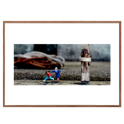 Dame fanger dreng. Fotokunst. Fotoplakat.