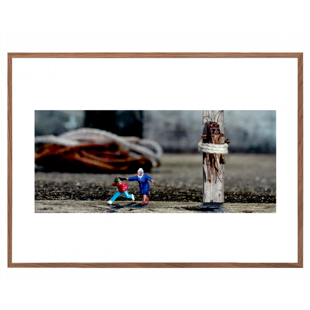 Dame fanger dreng. Fotokunst. Fotoplakat.