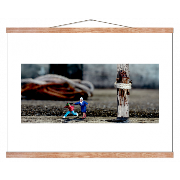 Dame fanger dreng. Fotokunst. Fotoplakat.