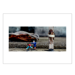 Dame fanger dreng. Fotokunst. Fotoplakat.